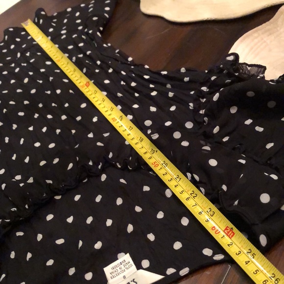 S.L.B. Black & White round ruffle collar, short sleeves crinkle polka dot top - Picture 12 of 13